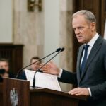 tusk-zavira-dvere-adopcim.jpg