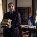 vucic-bali-knihy-ale-z-politiky-nikam-neodchazi.jpg
